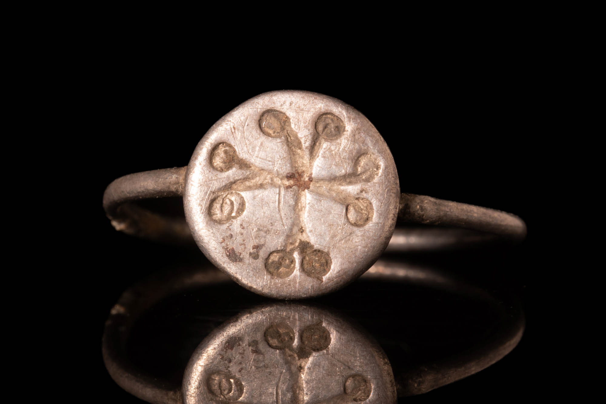 LATE BYZANTINE SILVER RING - Image 2 of 4