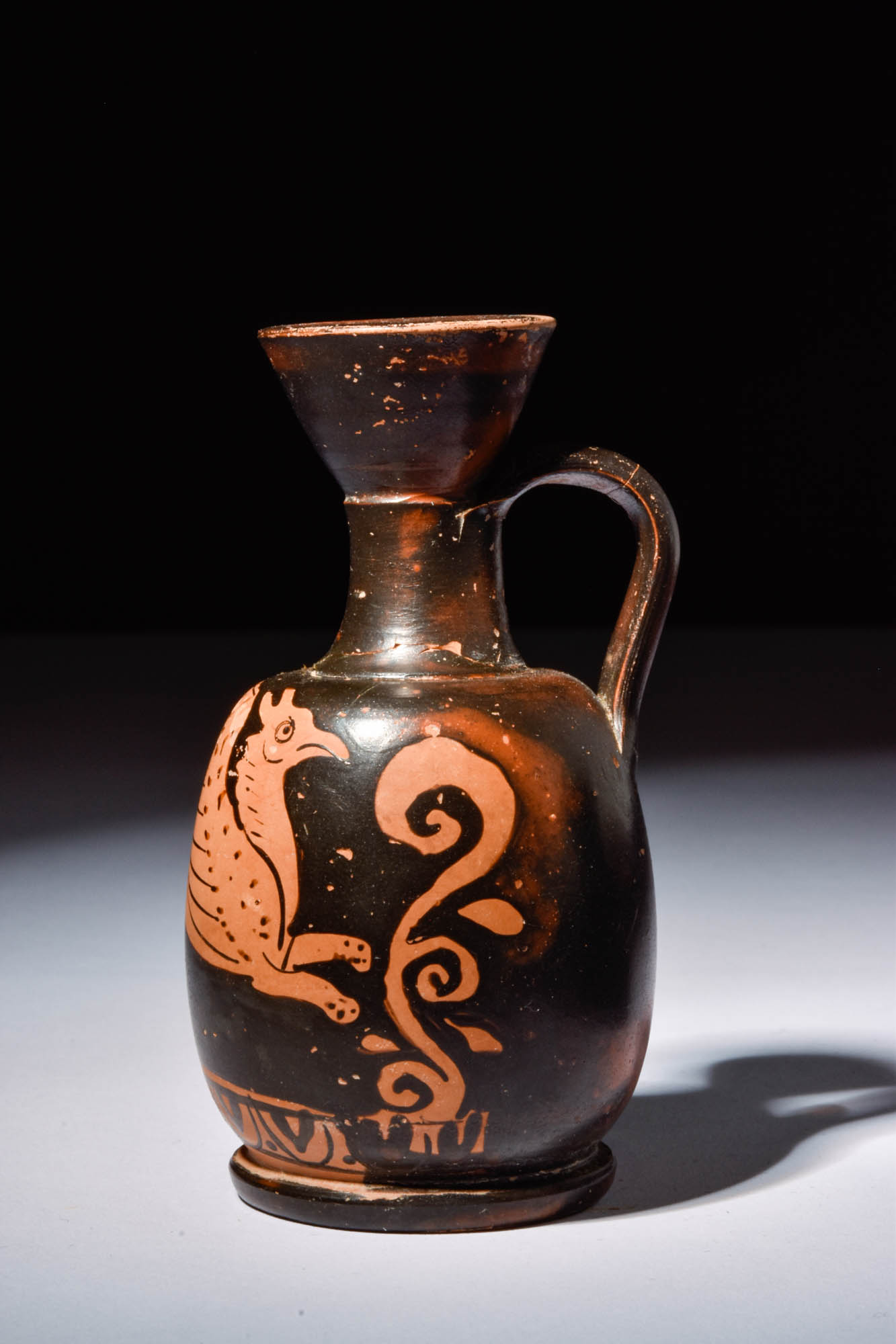 ATTIC RED FIGURE SQUAT LEKYTHOS DEPICTING A GRIFFIN - Image 2 of 4