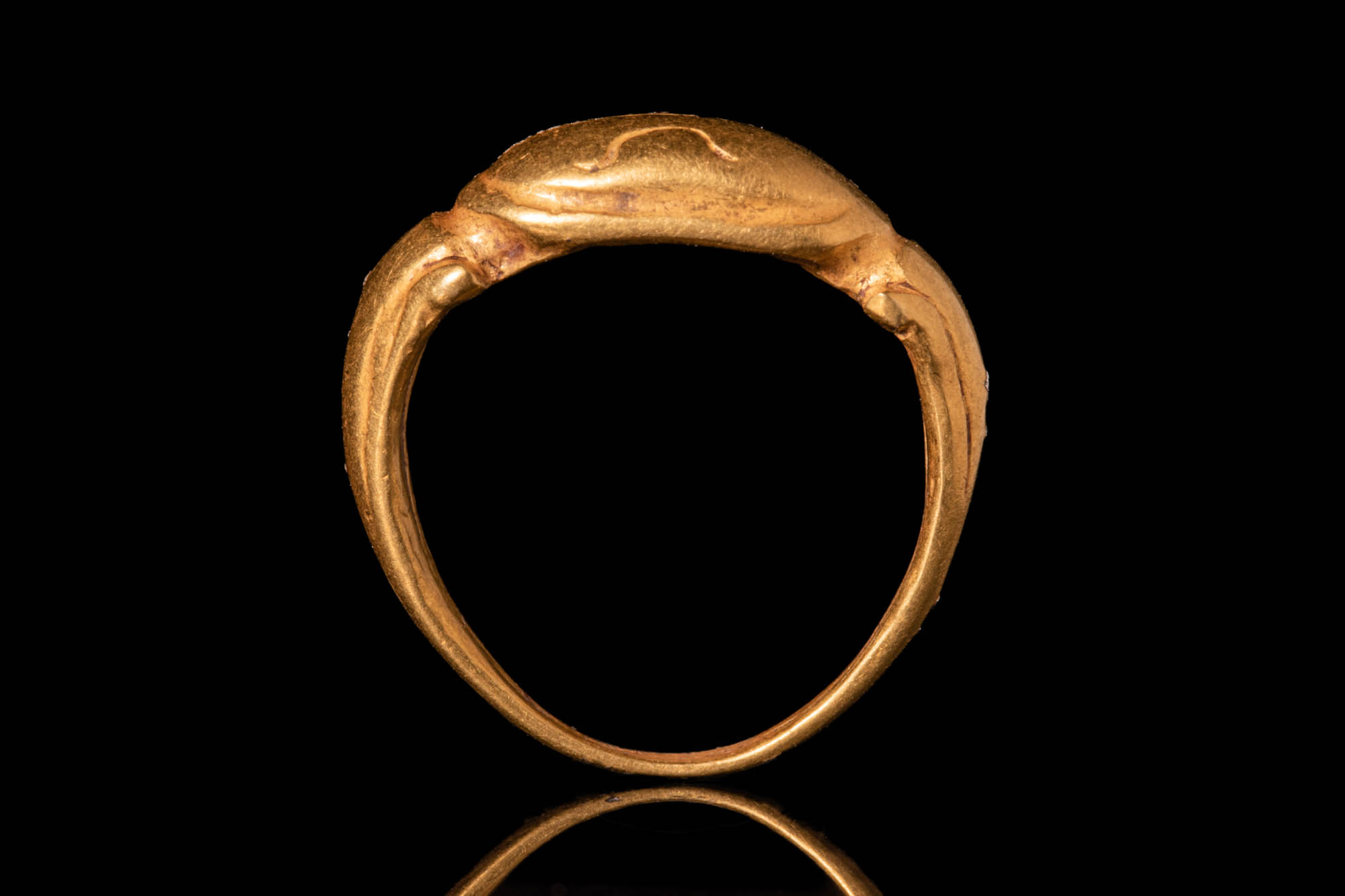 JAVANESE GOLD FINGER RING WITH SRI SYMBOL - Image 5 of 5