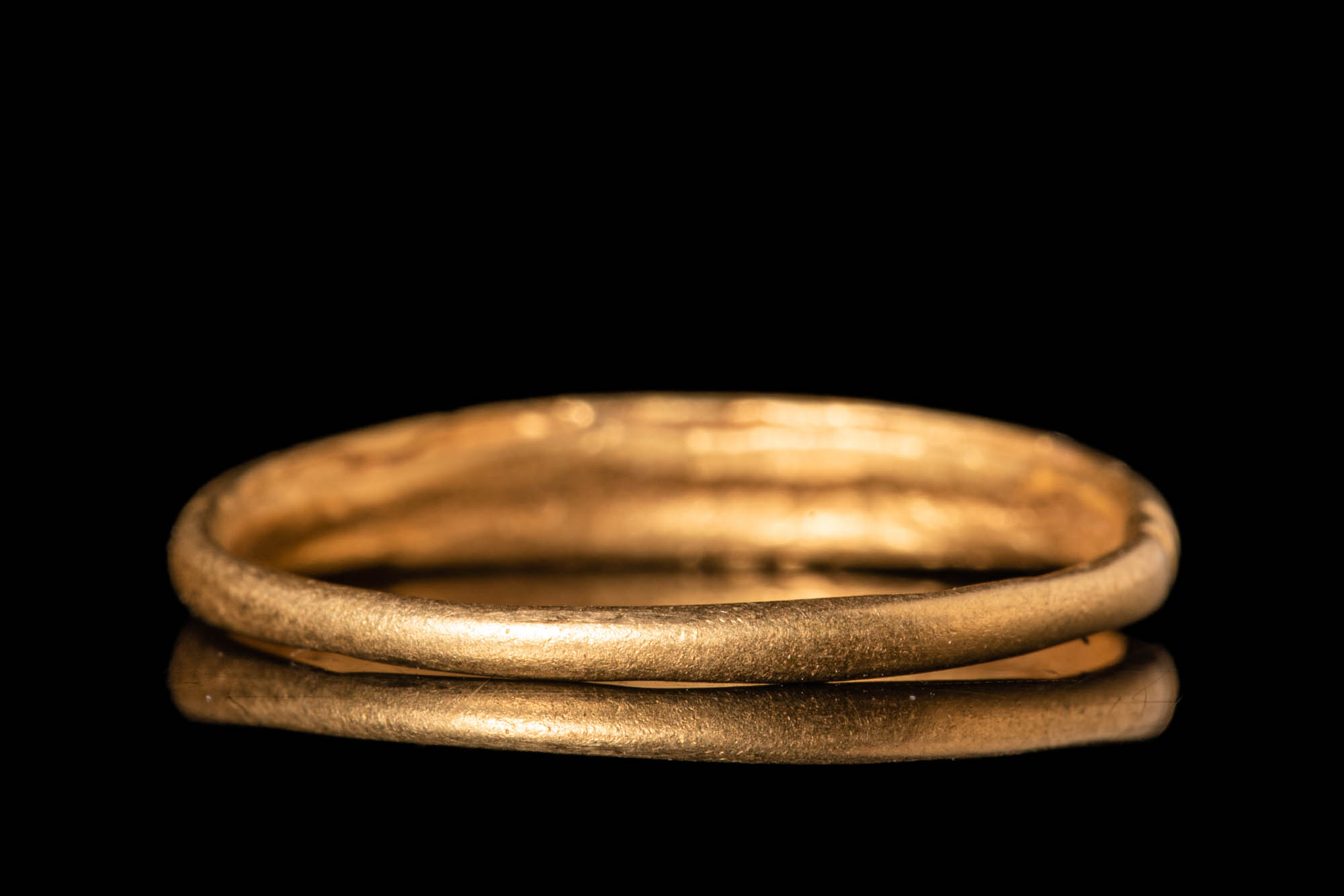 JAVANESE GOLD FINGER RING WITH SRI SYMBOL - Image 4 of 5