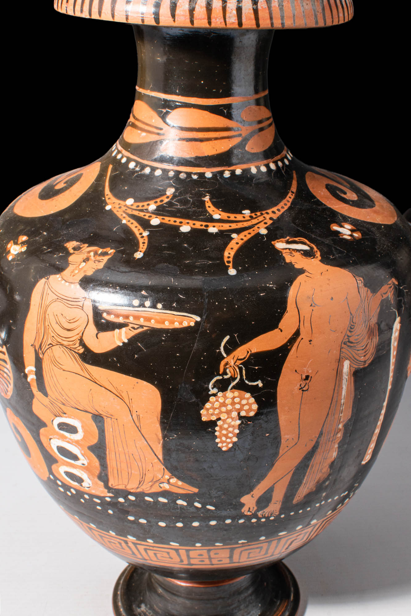 APULIAN RED-FIGURE HYDRIA WITH MAENAD AND DIONYSUS - Image 8 of 8