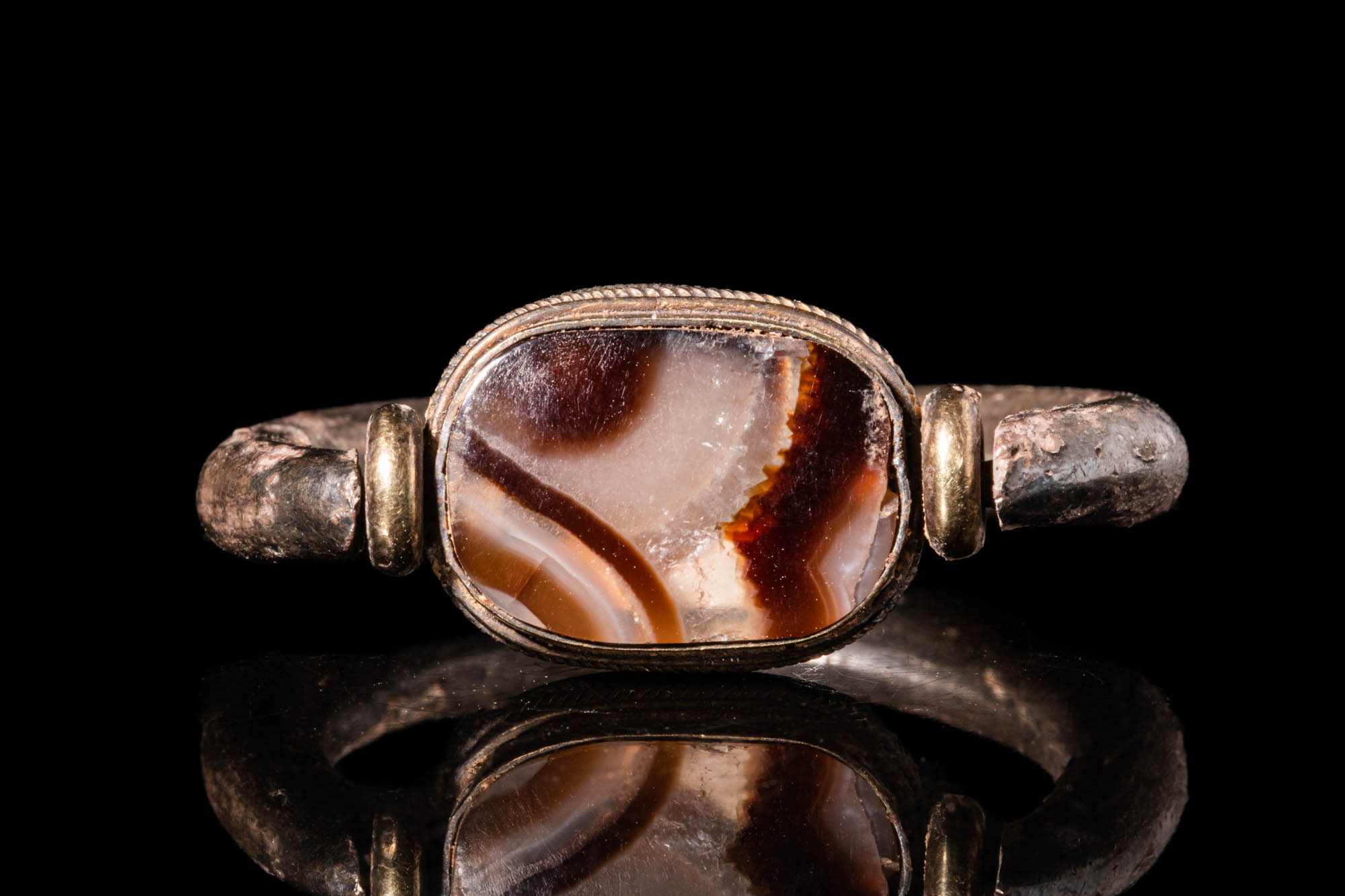 EGYPTIAN SILVER FINGER RING WITH AGATE BEZEL - Image 2 of 5