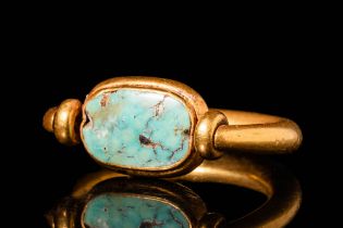 EGYPTIAN GOLD FINGER RING WITH TURQUOISE BEZEL