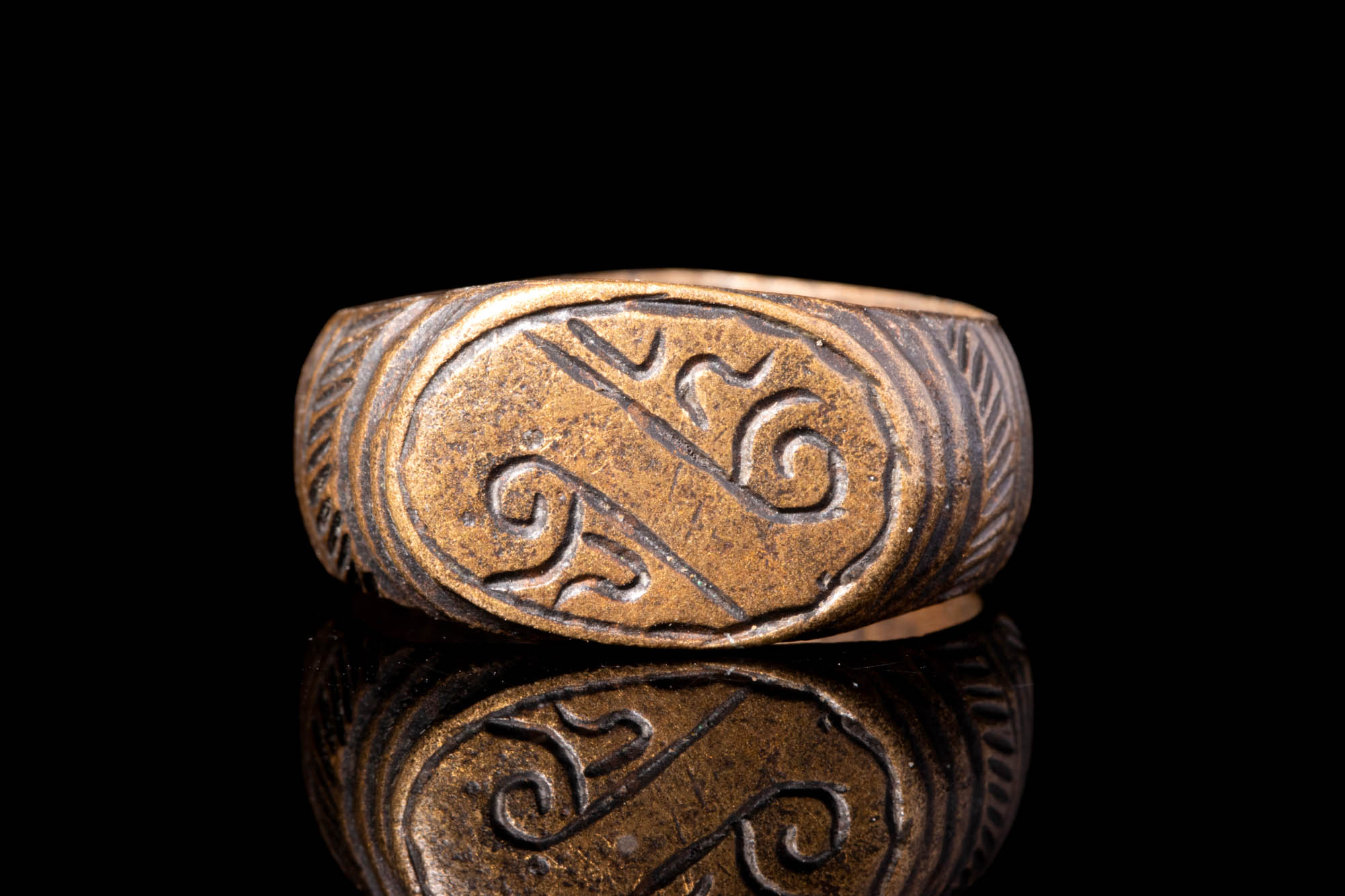 MEDIEVAL BRONZE RING WITH DECORATED BEZEL