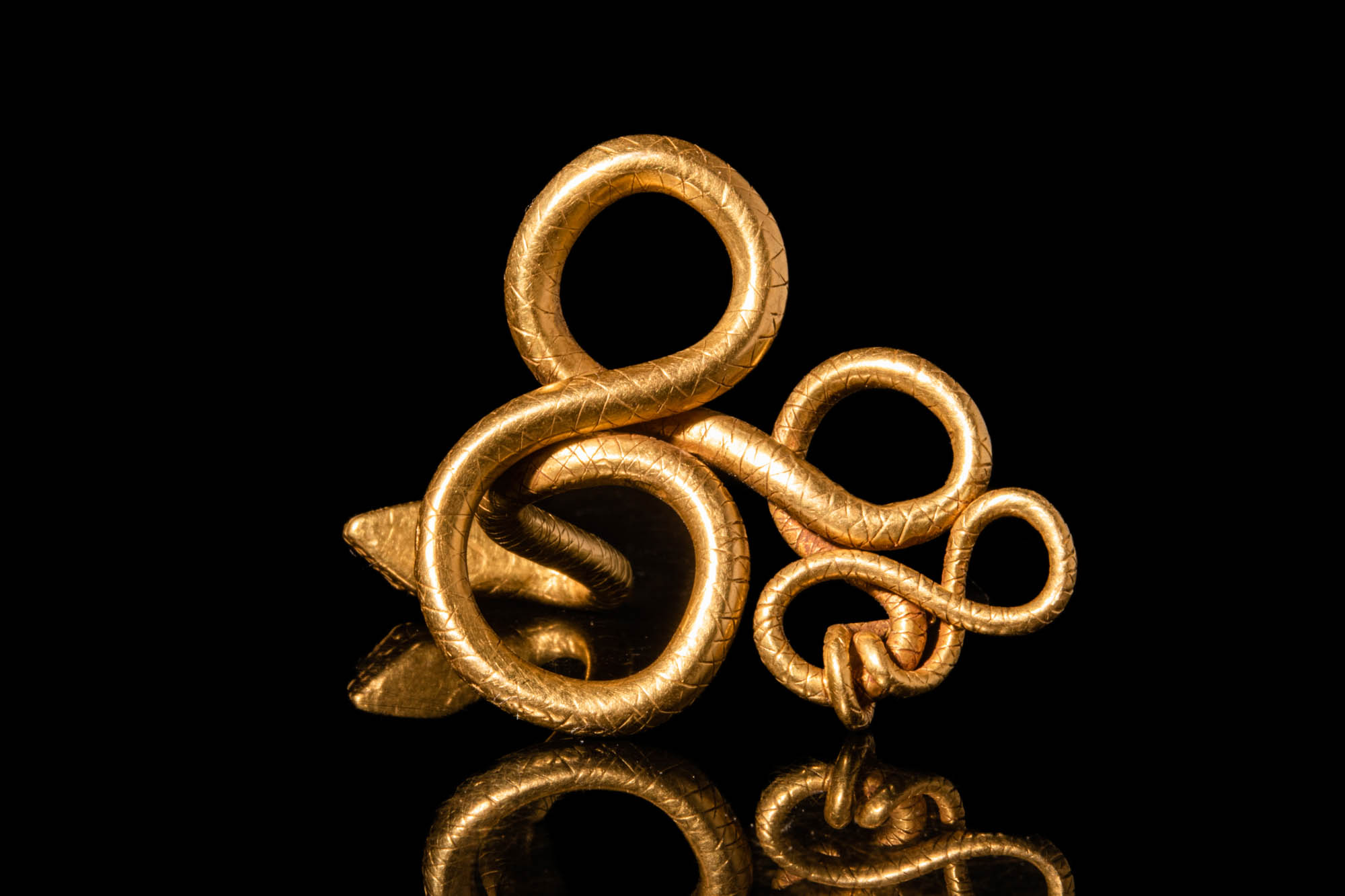 RARE EGYPTIAN GOLD ATTACKING SNAKE FIGURE - Image 5 of 5