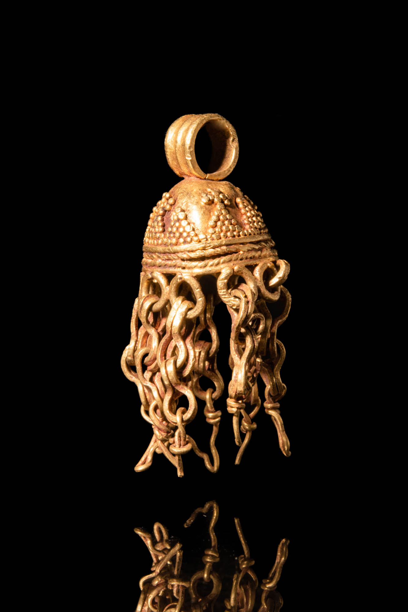 PARTHIAN GOLD PENDANT DECORATED WITH GEOMETRIC MOTIFS IN FILIGREE - Image 2 of 3