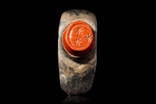 ROMAN SILVER RING WITH INTAGLIO DEPICTING CRESCENT MOON AND THREE STARS