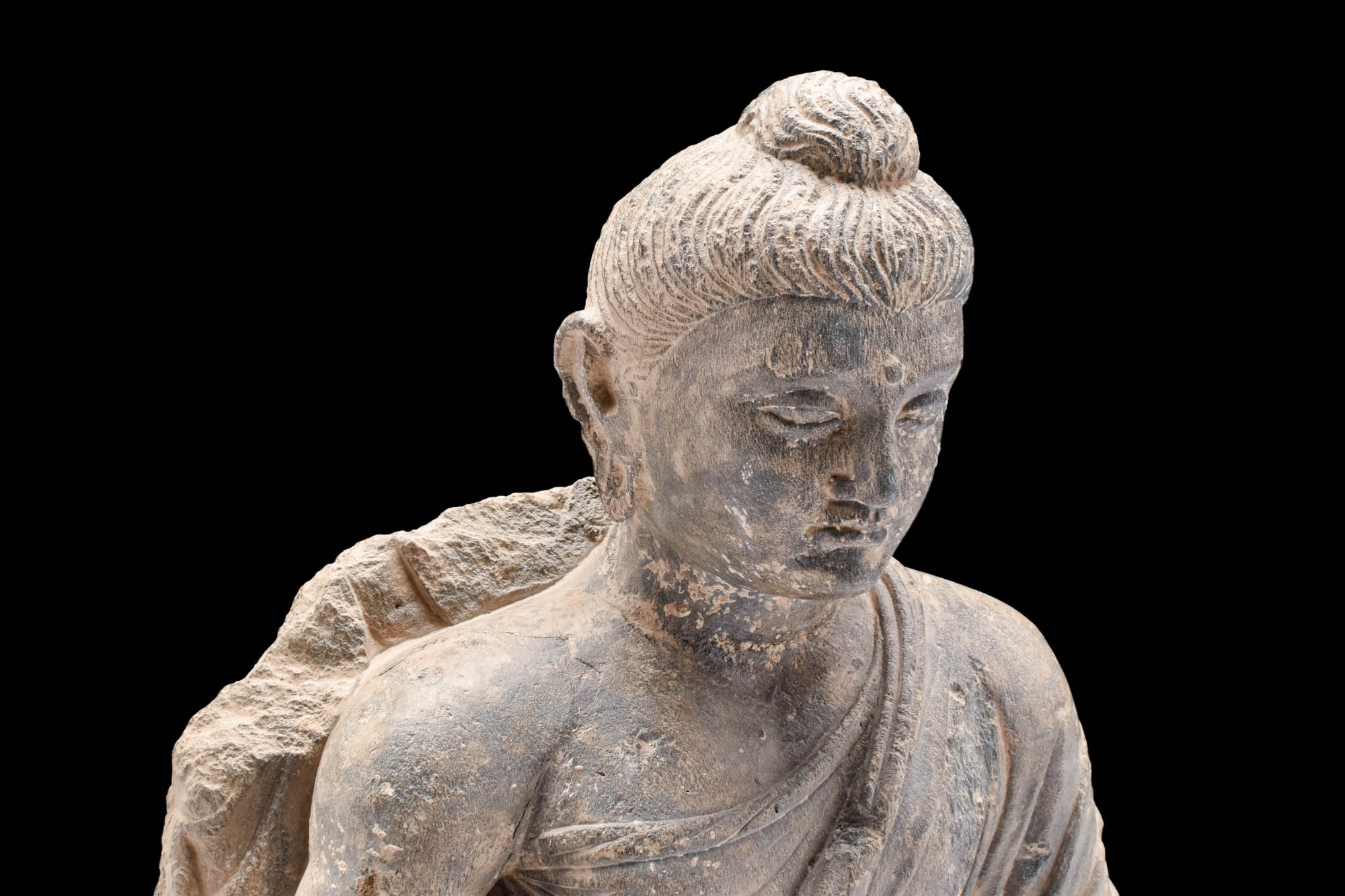 GANDHARAN SCHIST TORSO OF BUDDHA - Image 5 of 6