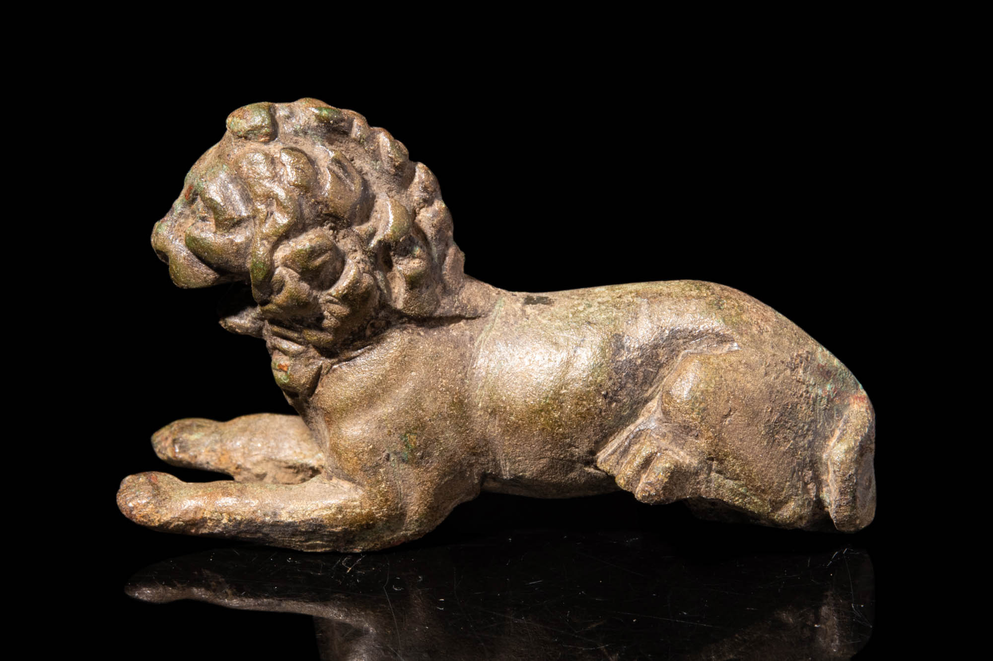 ROMAN BRONZE STATUETTE OF A RECUMBENT LION - Image 3 of 4