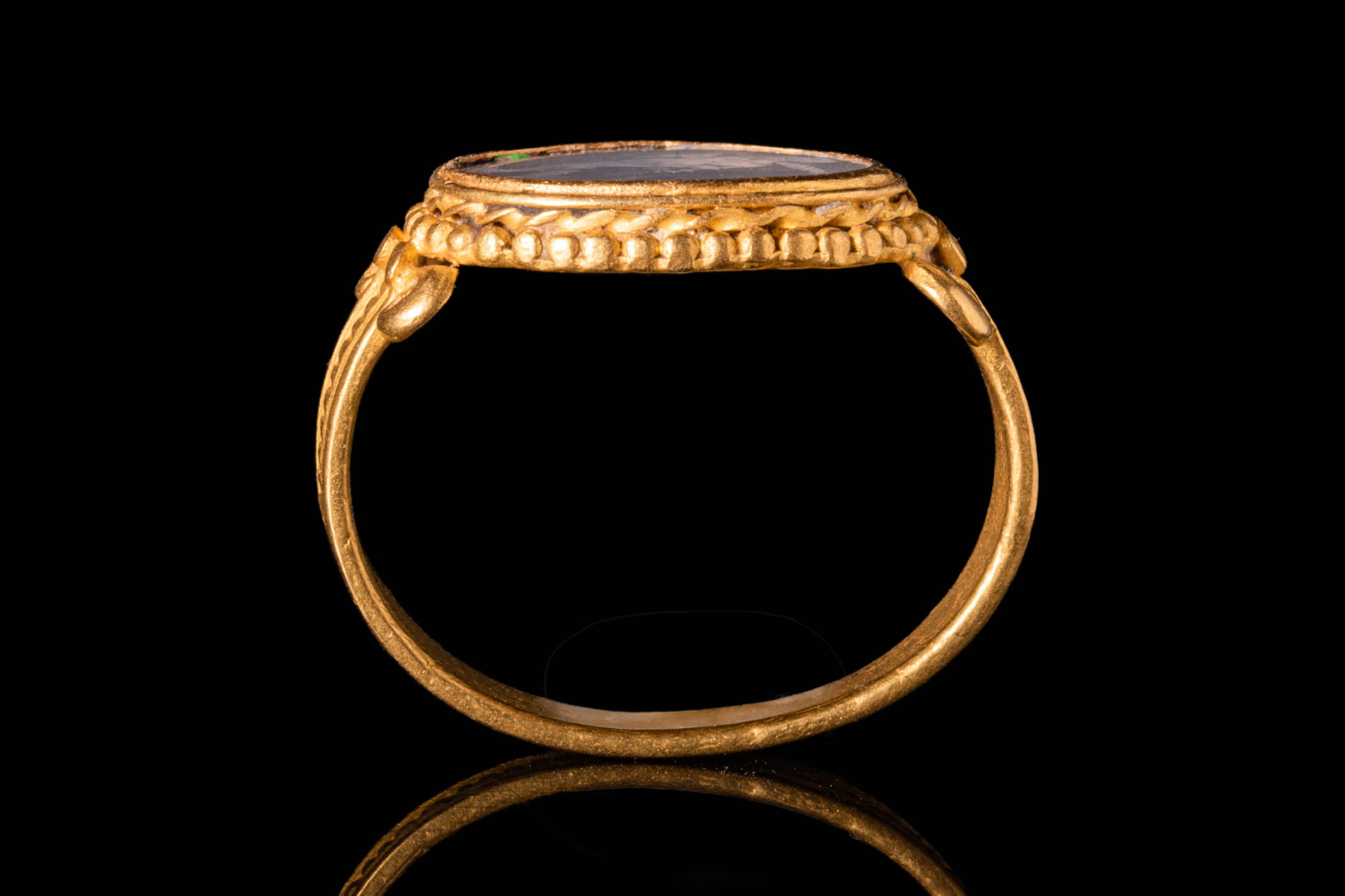 ROMAN GOLD RING WITH INTAGLIO DEPICTING HERCULES - Image 5 of 5