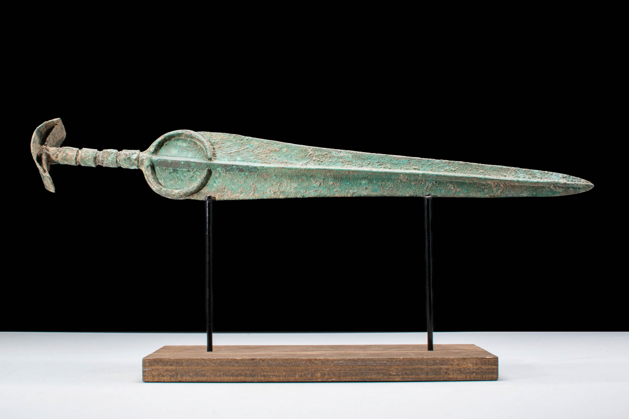 ANCIENT BRONZE SWORD WITH CRESCENTIC POMMEL - Image 2 of 4