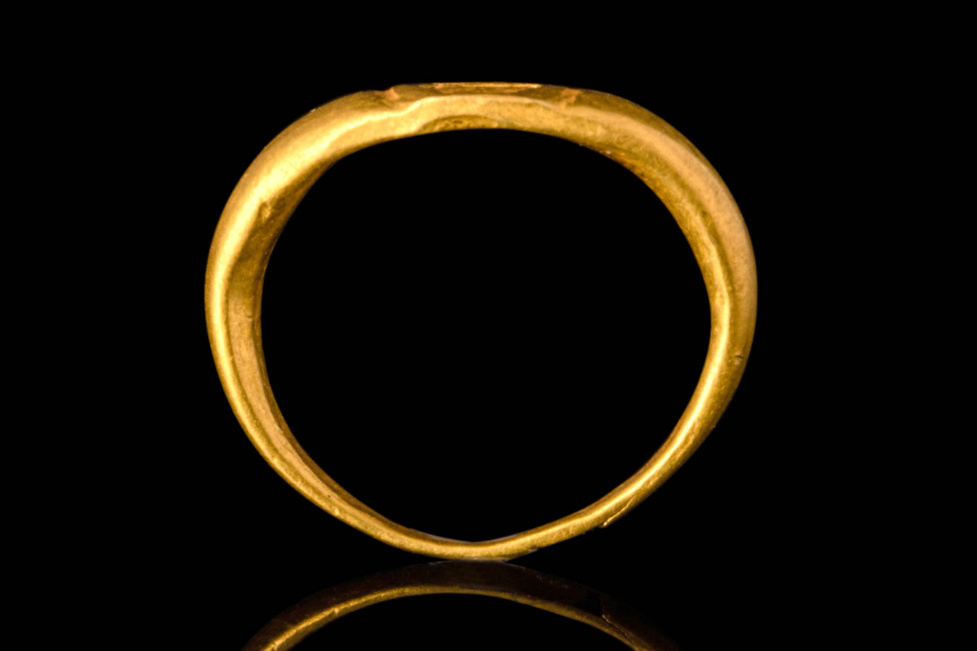 ROMAN GOLD FINGER RING - Image 6 of 6