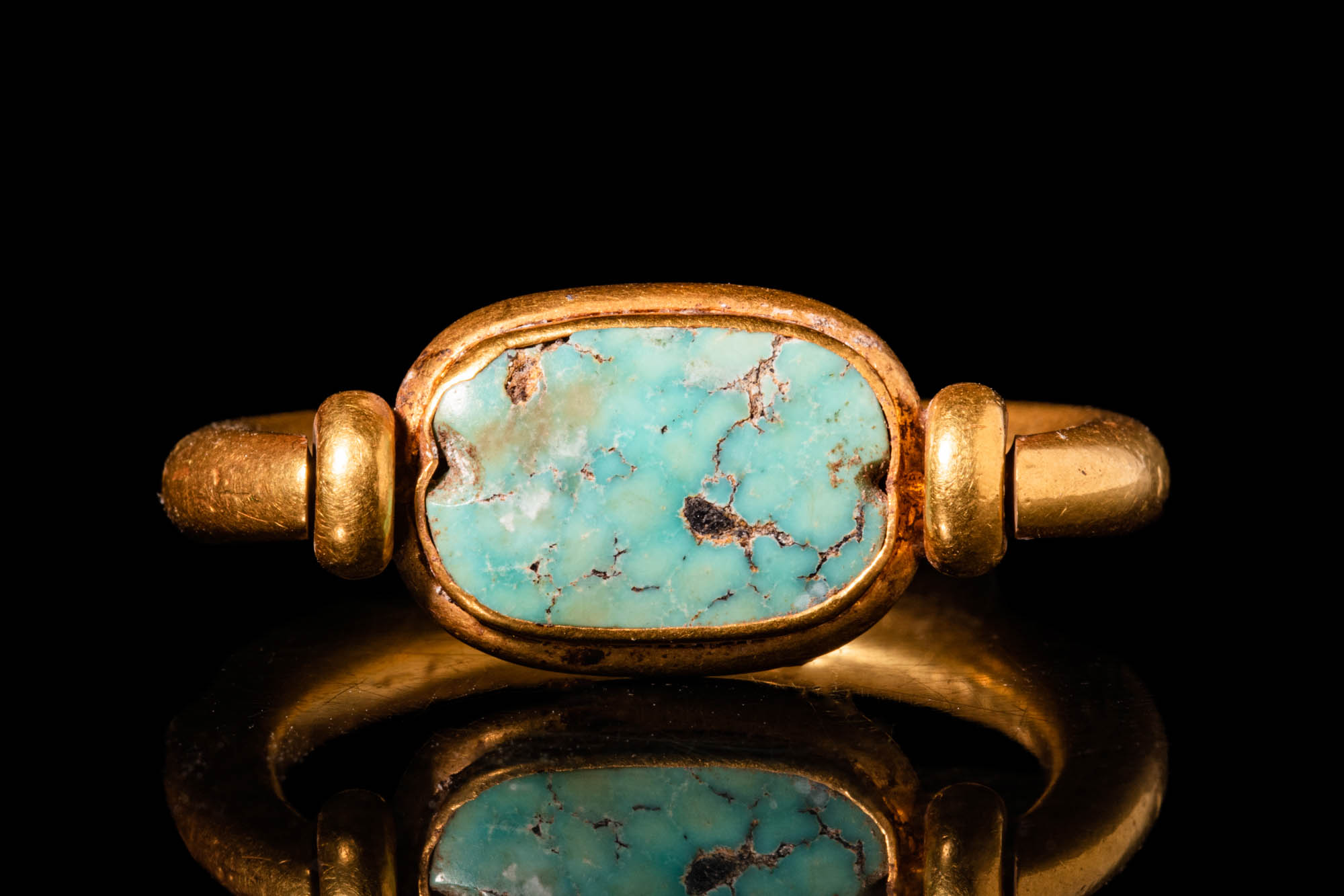 EGYPTIAN GOLD FINGER RING WITH TURQUOISE BEZEL - Image 2 of 5