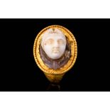 ROMAN GOLD RING WITH MEDUSA HEAD CAMEO