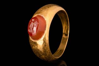 ROMAN GOLD FINGER RING WITH INTAGLIO