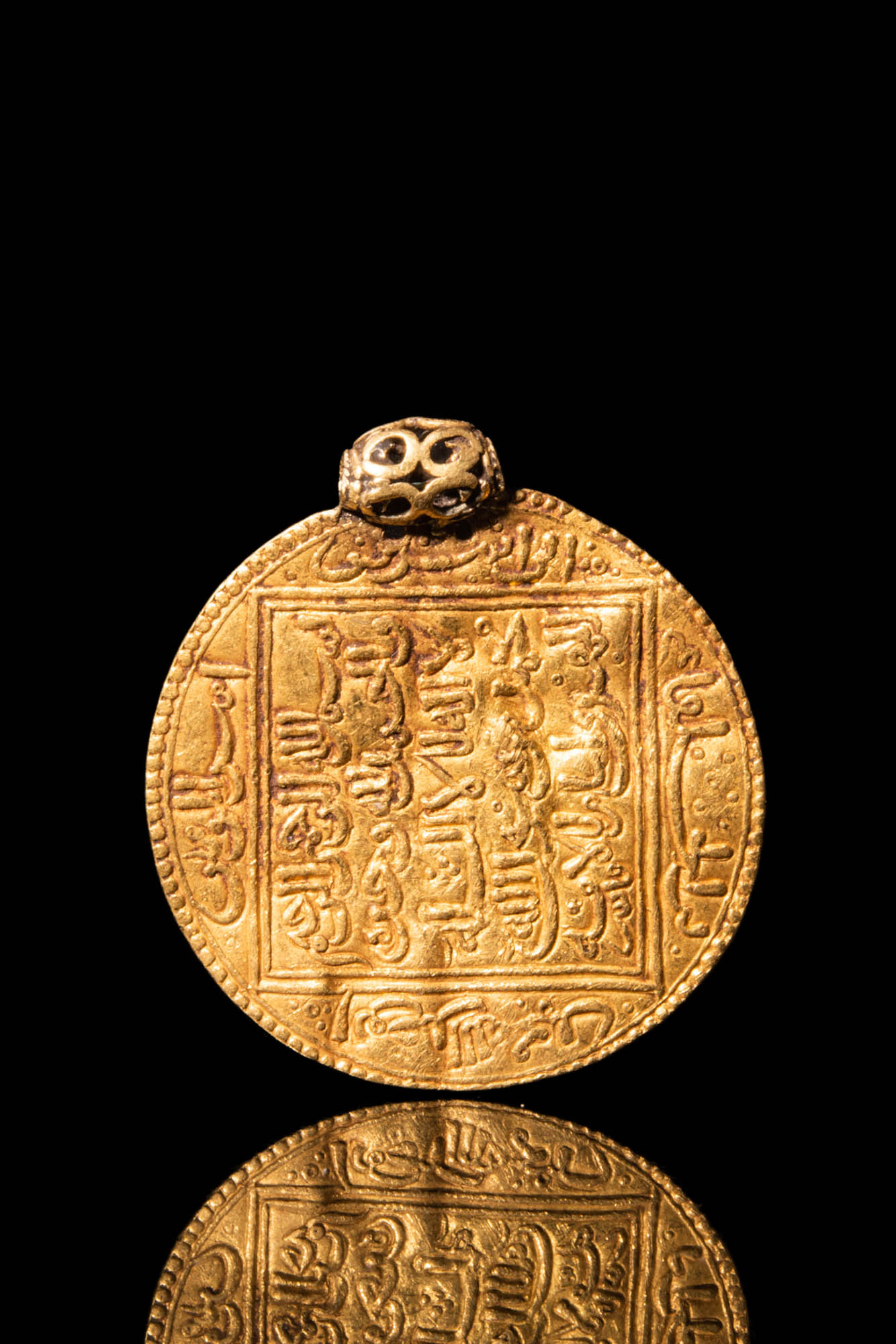 ISLAMIC GOLD ROUND COIN PENDANT
