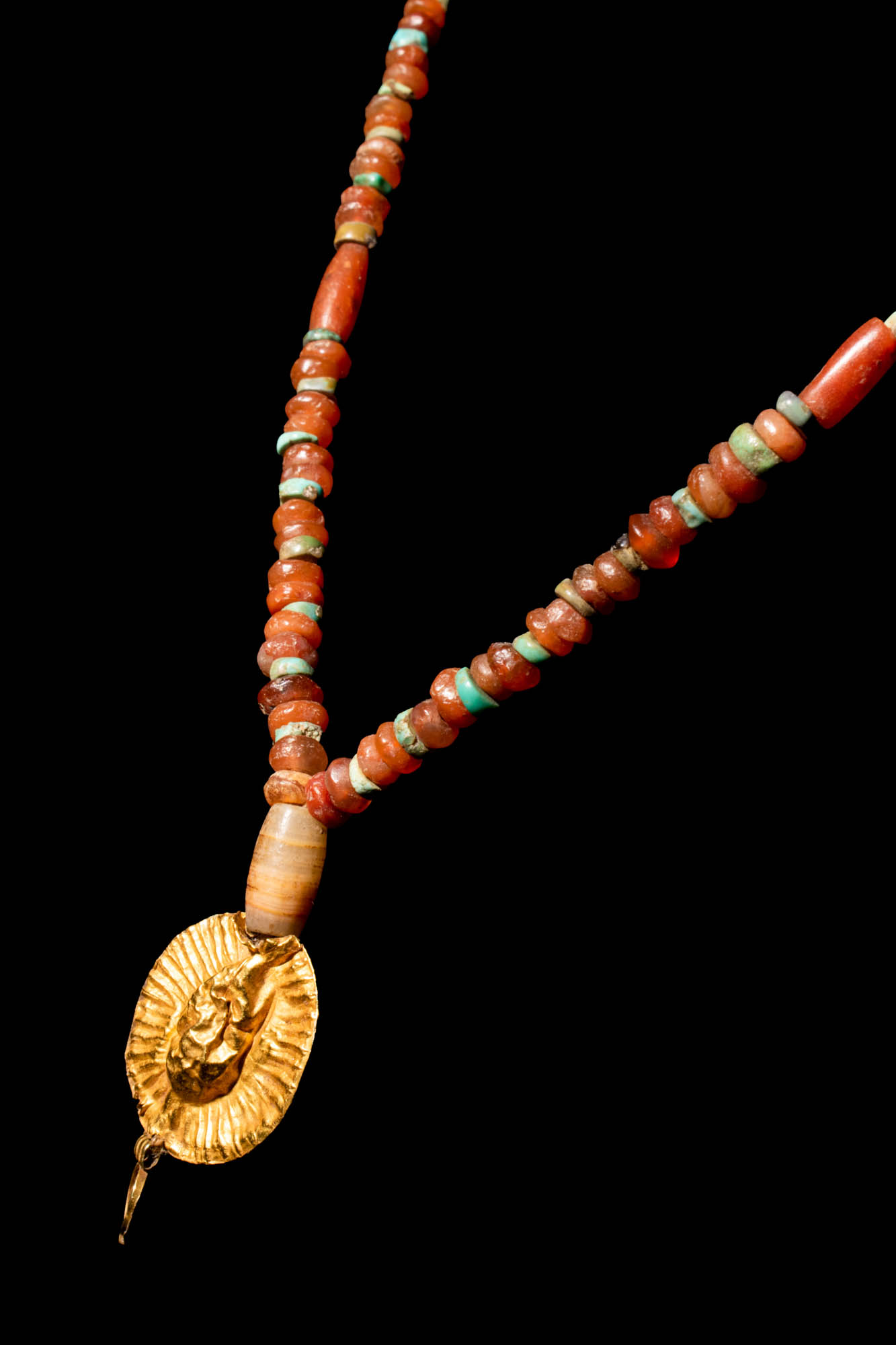 PTOLEMAIC PERIOD CARNELIAN NECKLACE WITH GOLD PENDANT - Image 8 of 8