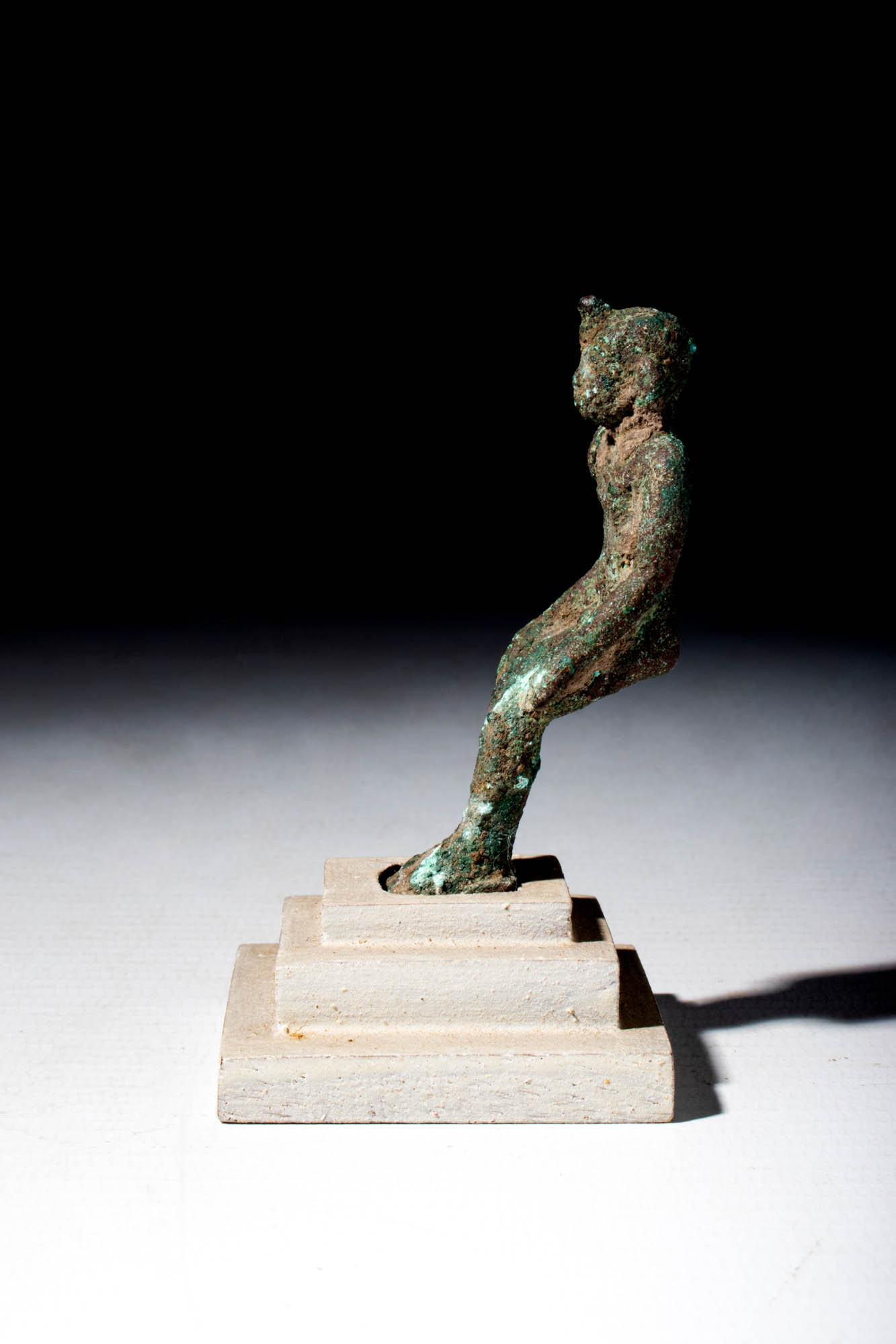 EGYPTIAN BRONZE STATUETTE OF SEATED HARPOCRATES - Image 3 of 4