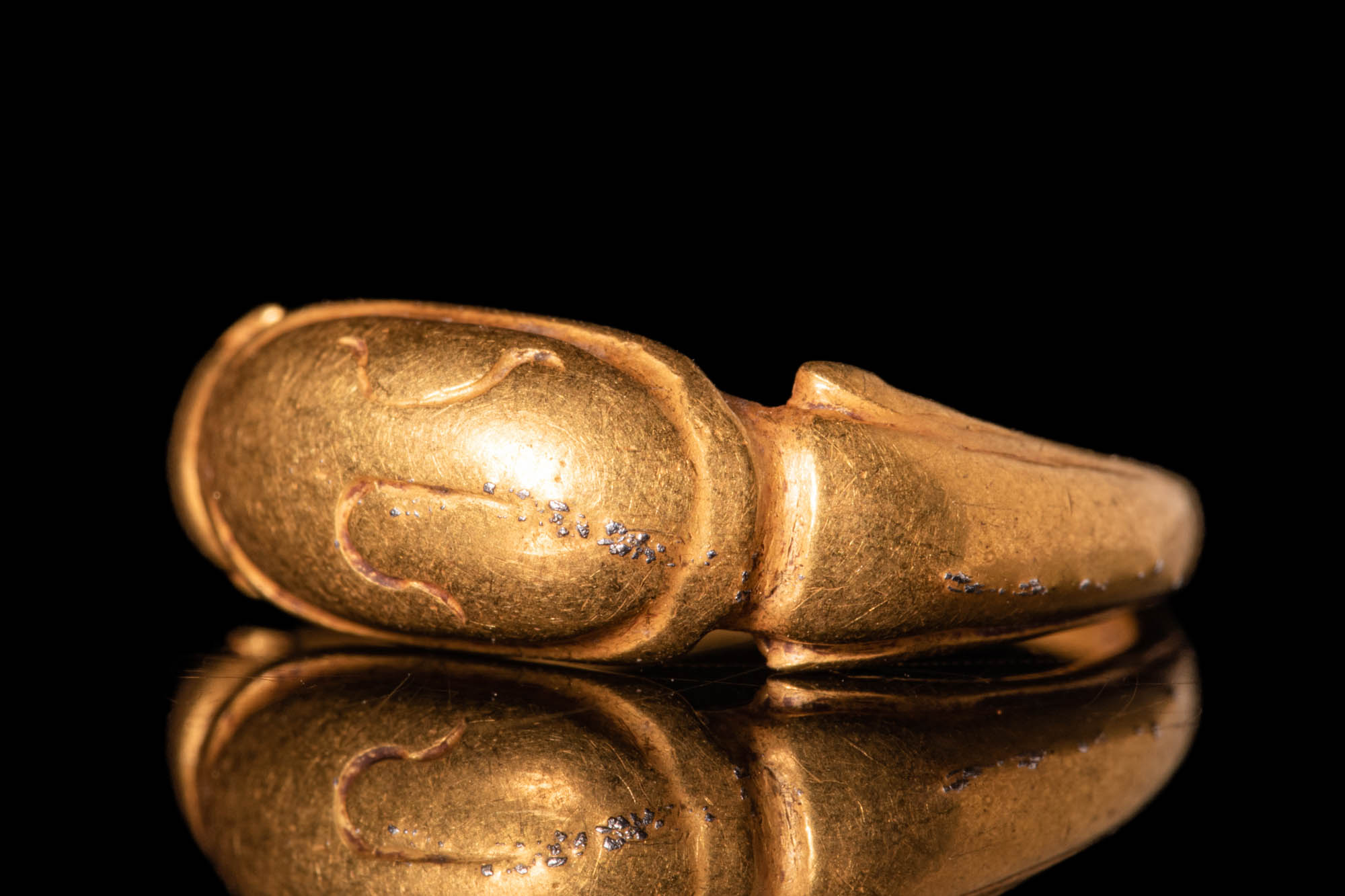 JAVANESE GOLD FINGER RING WITH SRI SYMBOL - Image 2 of 5