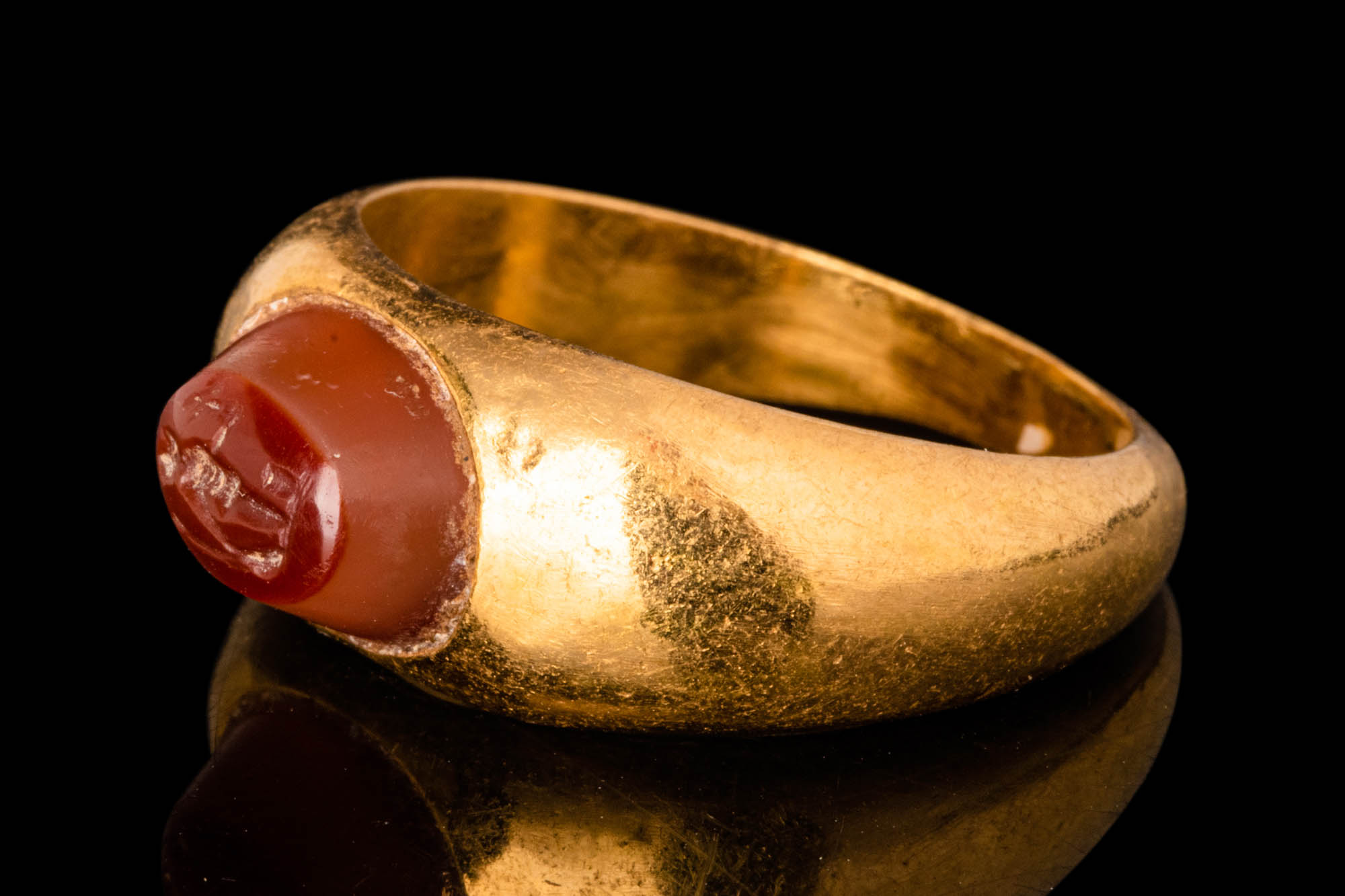 ROMAN GOLD FINGER RING WITH INTAGLIO - Image 3 of 5