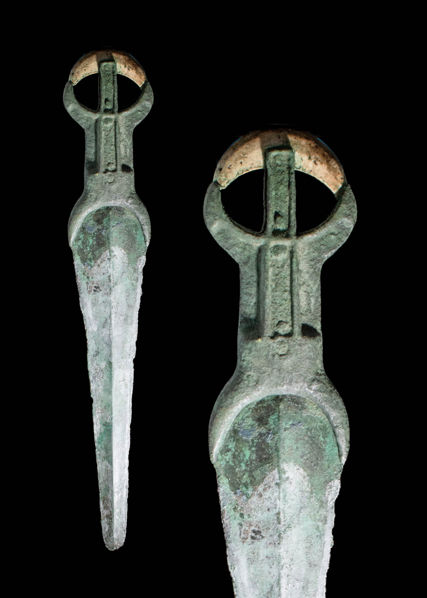 ANCIENT EGYPTIAN MIDDLE KINGDOM BRONZE OR COPPER ALLOY DAGGER