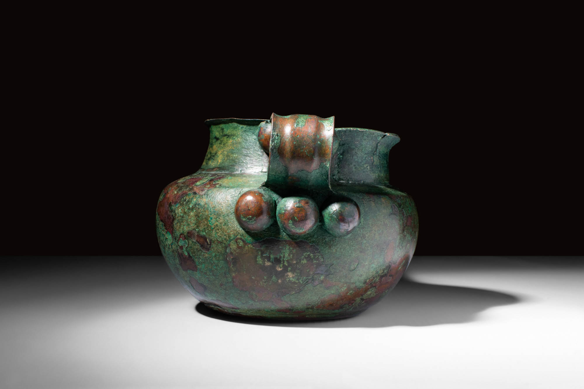 AMLASH SPOUTED VESSEL DECORATED WITH GLOBES - Image 4 of 6