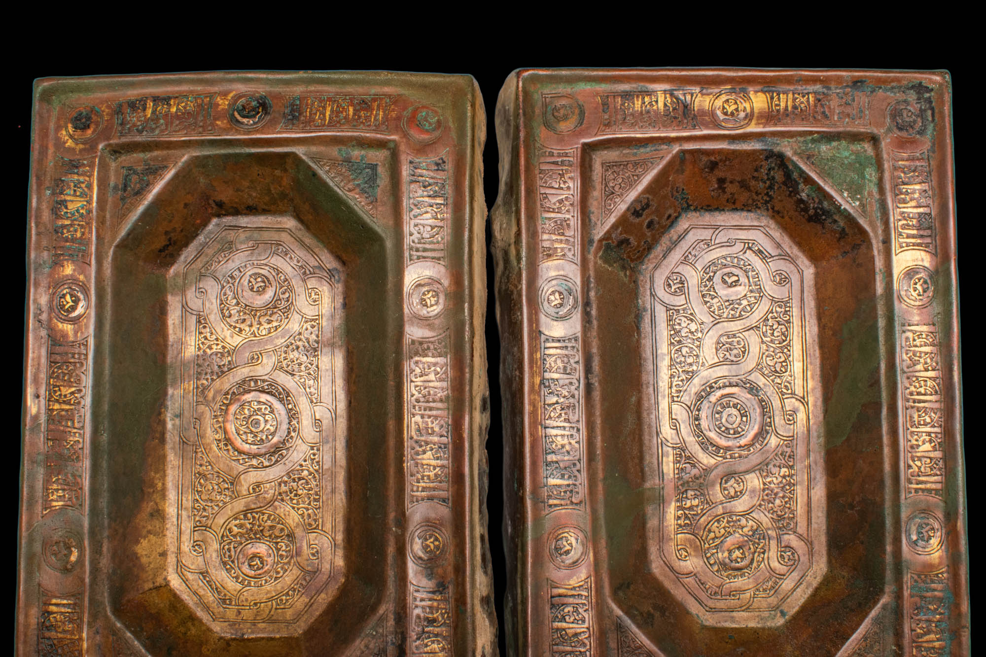 PAIR OF MEDIEVAL SELJUK RECTANGULAR TRAYS - Image 4 of 5