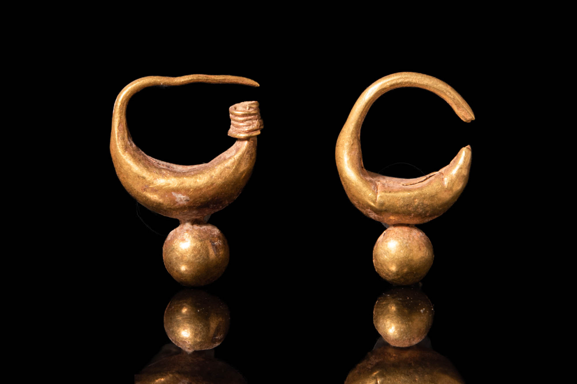 PAIR OF BACTRIAN GOLD EARRINGS