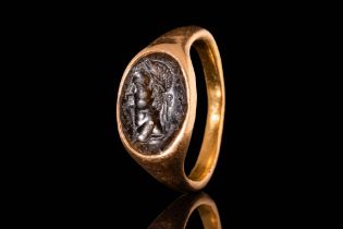 ROMAN GOLD RING WITH INTAGLIO DEPICTING AN EMPEROR POSSIBLY NERVA
