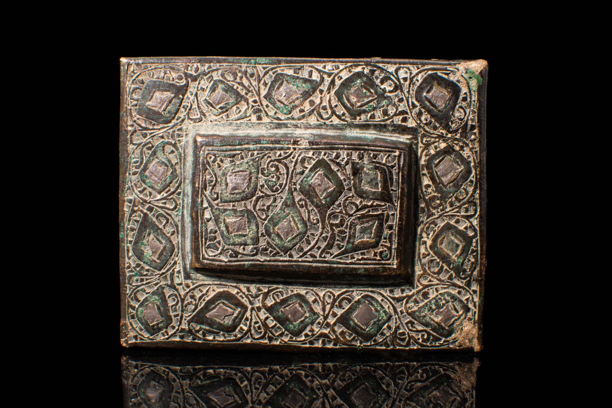 SAFAVID BOX COVER DECORATED WITH FLORAL MOTIFS