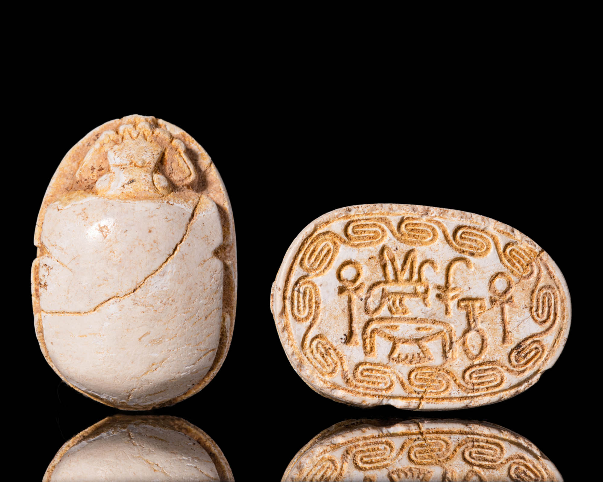 EGYPTIAN STEATITE SCARAB WITH DEPICTION OF A BEE