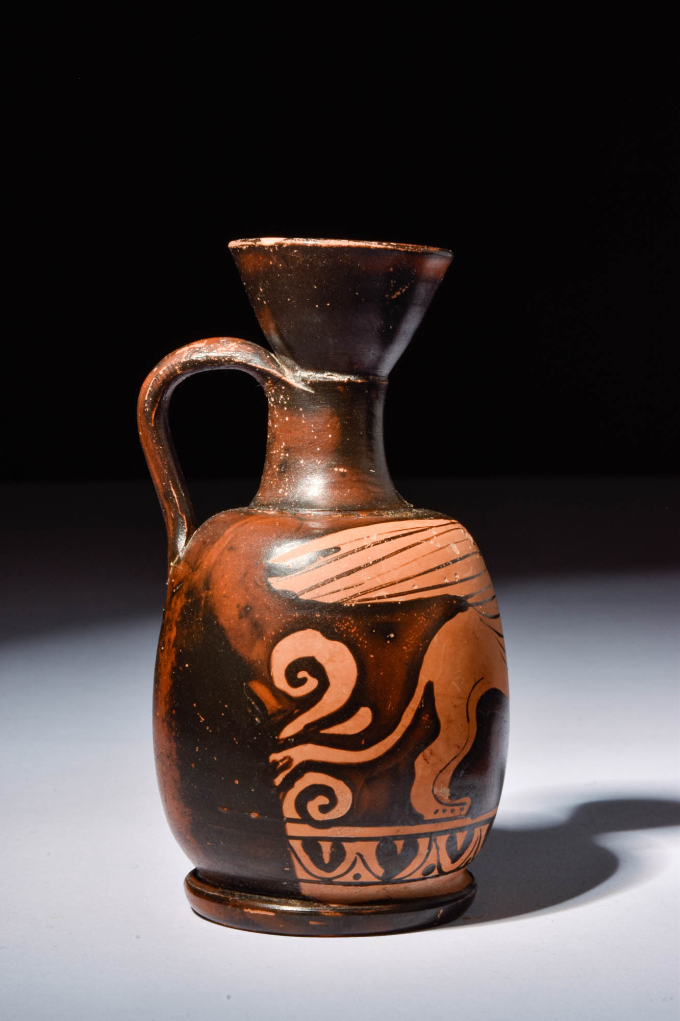 ATTIC RED FIGURE SQUAT LEKYTHOS DEPICTING A GRIFFIN - Image 4 of 4