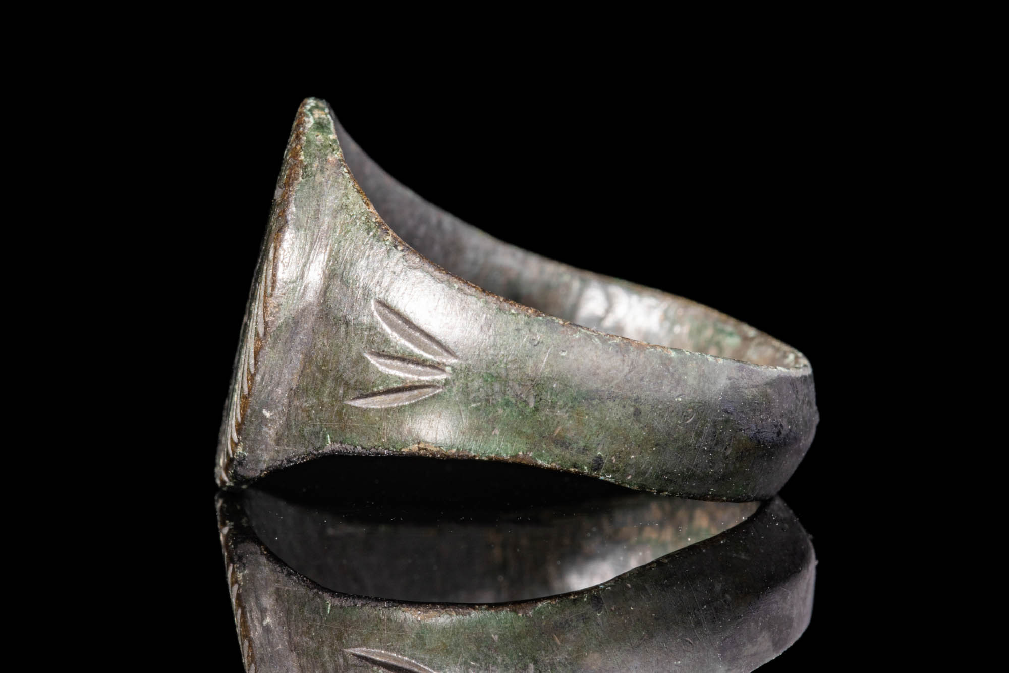 CRUSADERS BRONZE RING WITH STAR OF BETHLEHEM - Image 3 of 4