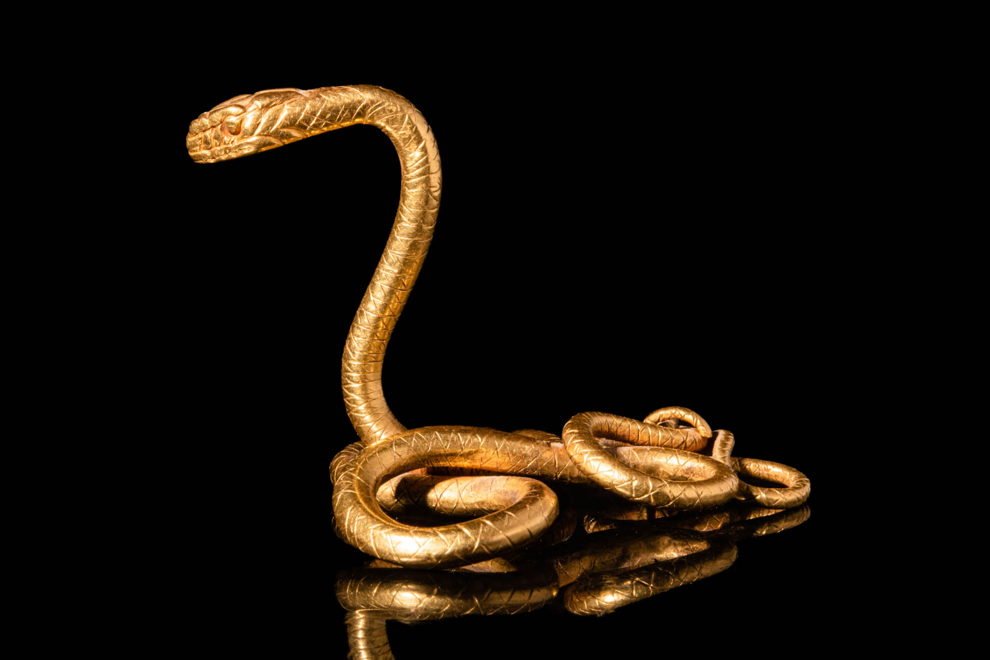 RARE EGYPTIAN GOLD ATTACKING SNAKE FIGURE - Image 2 of 5