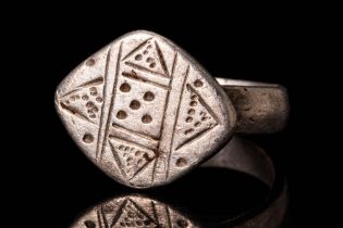BYZANTINE SILVER RING WITH SQUARE SHAPED BEZEL DECORATED GEOMETRIC MOTIF REPRESENTING THE FIVE WOUND