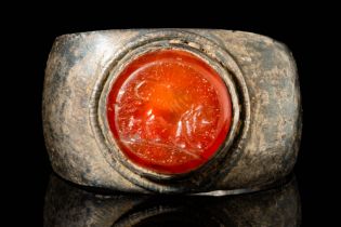 ROMAN SILVER RING WITH CARNELIAN INTAGLIO DEPICTING A LION