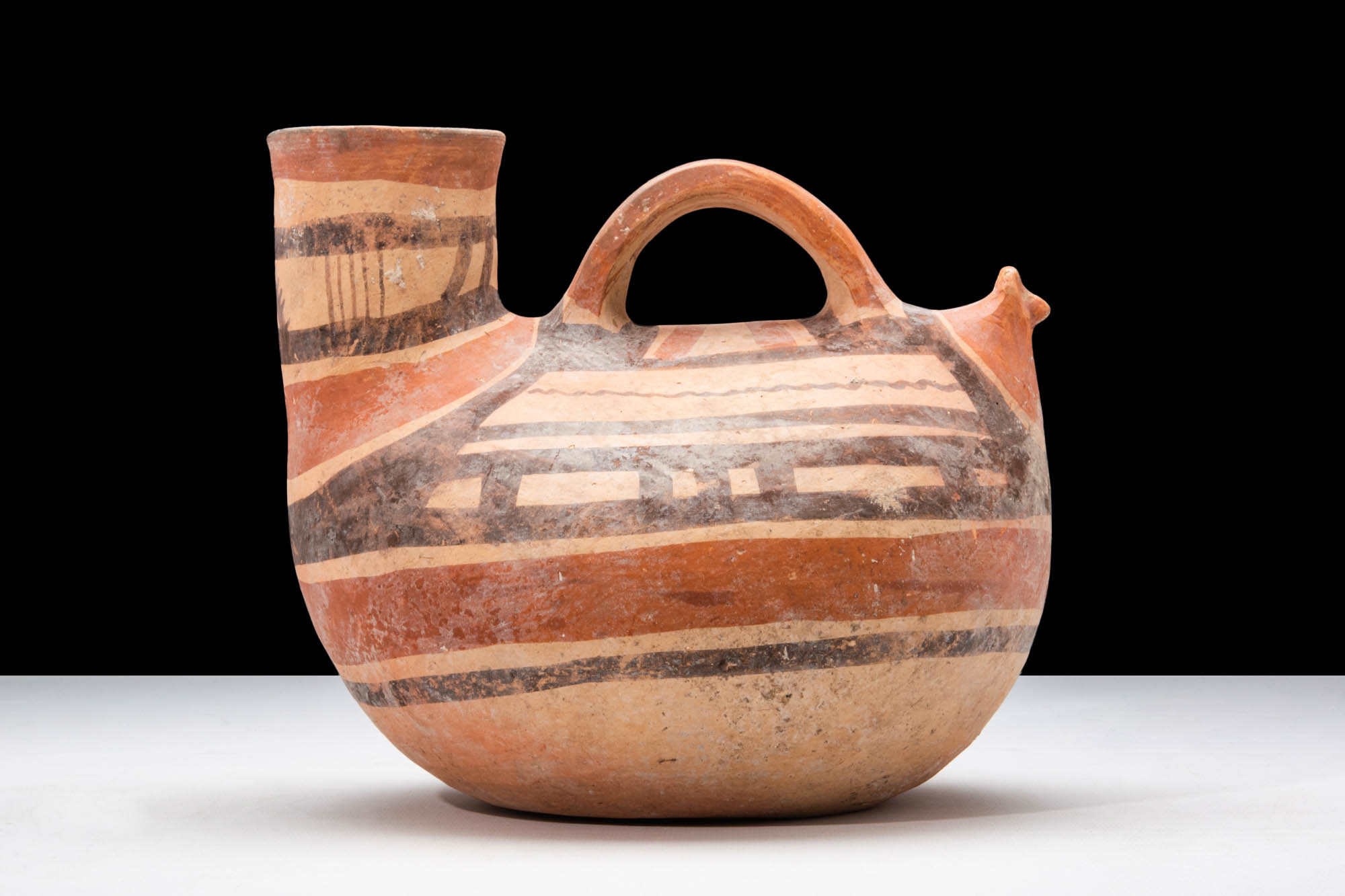 DAUNIAN TERRACOTTA BICHROME ASKOS - Image 3 of 7