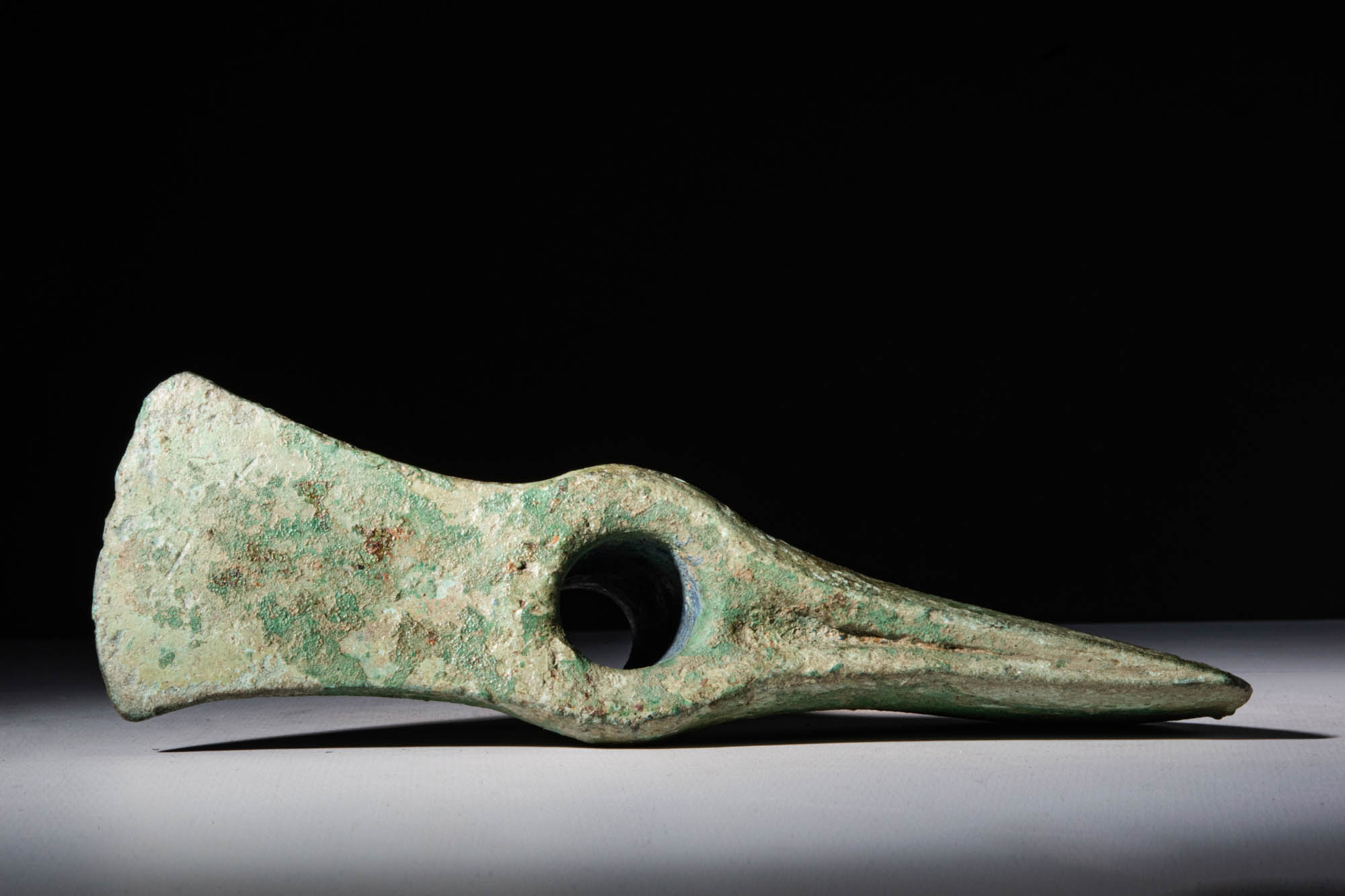 BRONZE AGE AXE WITH ADZE - Bild 3 aus 3