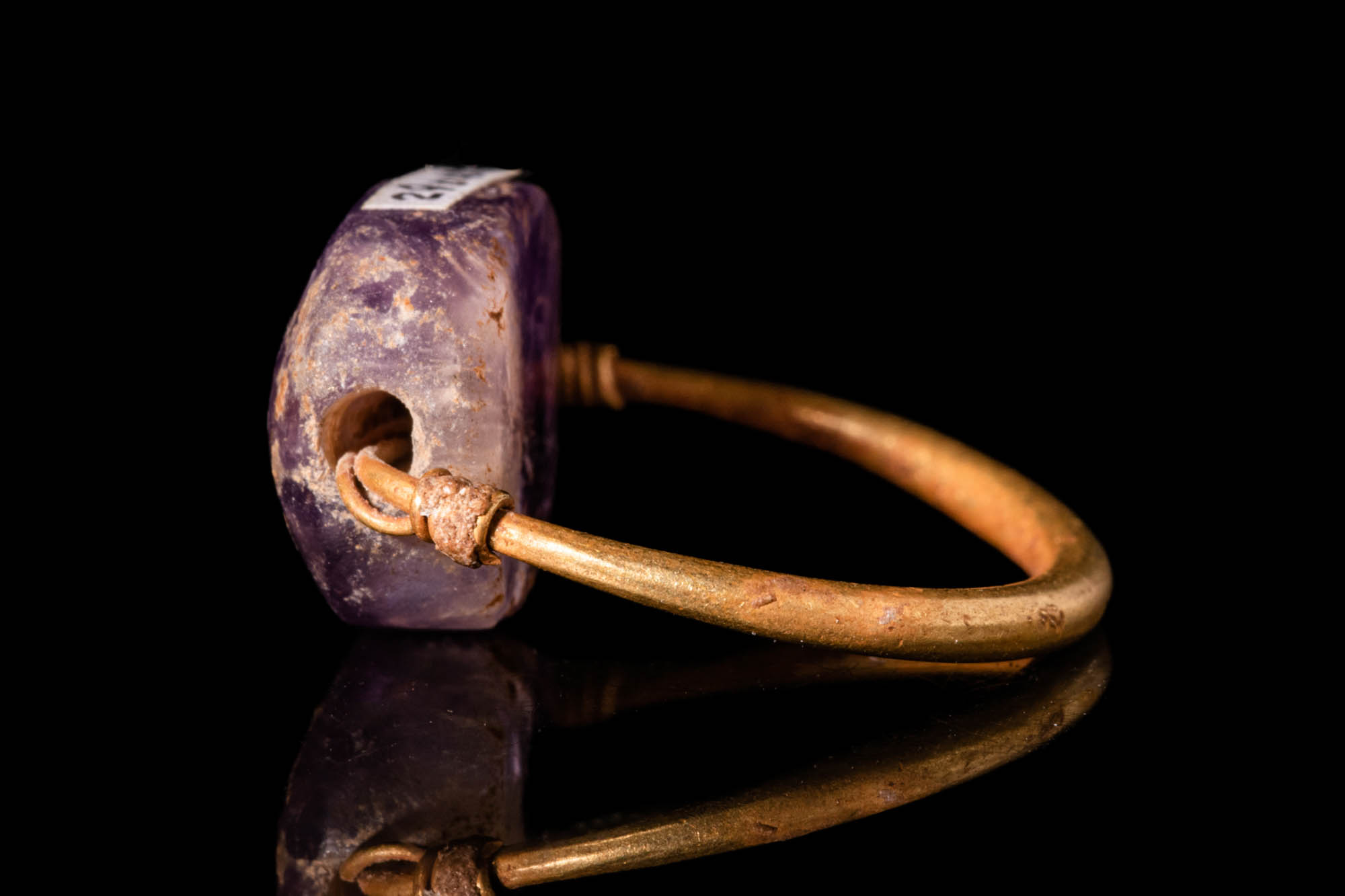 EGYPTIAN GOLD FINGER RING WITH STUNNING AMETHYST SCARAB - Image 4 of 5