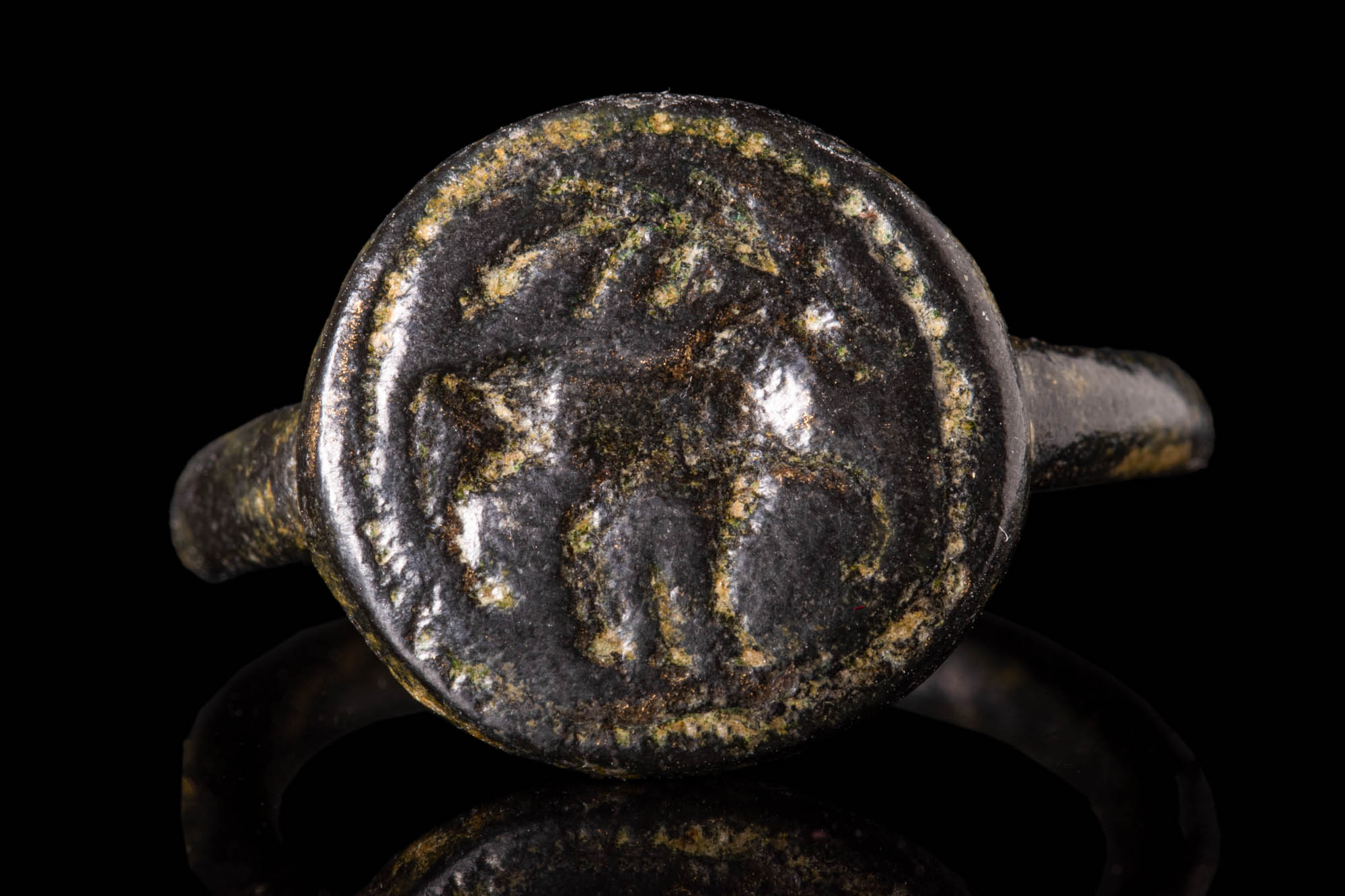 MEDIEVAL BRONZE RING DEPICTING A STAG