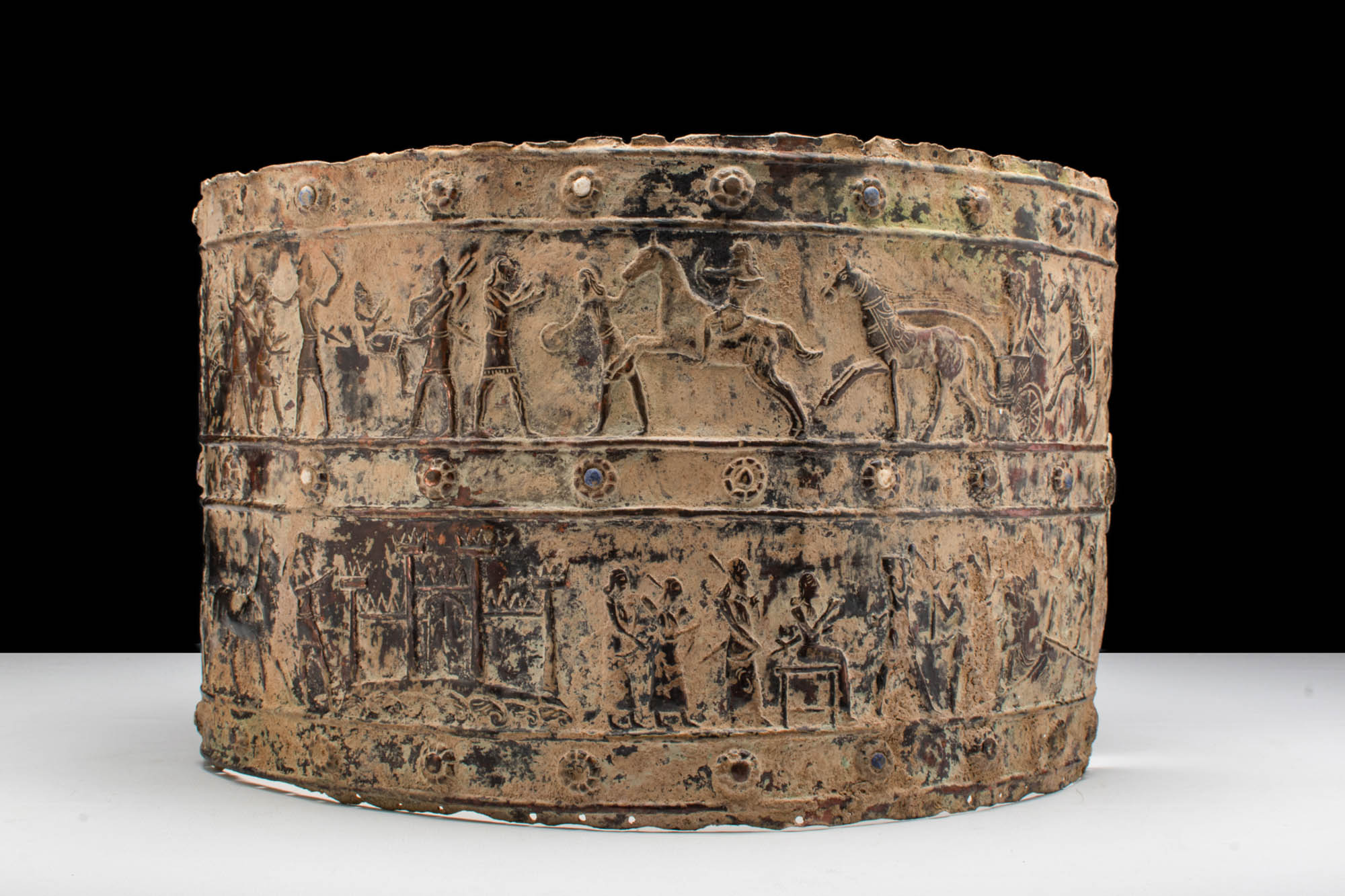 URARTIAN DECORATED BRONZE BELT DEPICTING CHARIOTS - Image 5 of 7