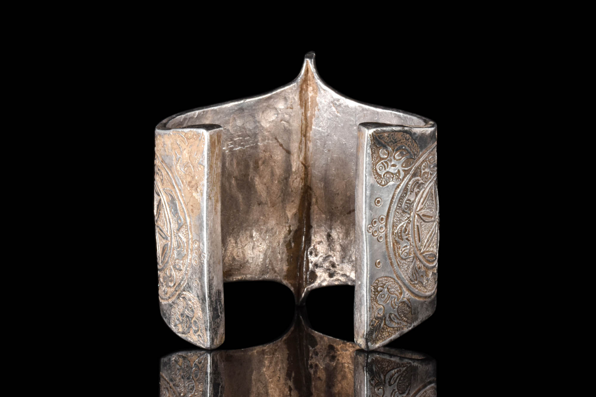 HEAVY SELJUK SILVER BRACELET - Image 4 of 5