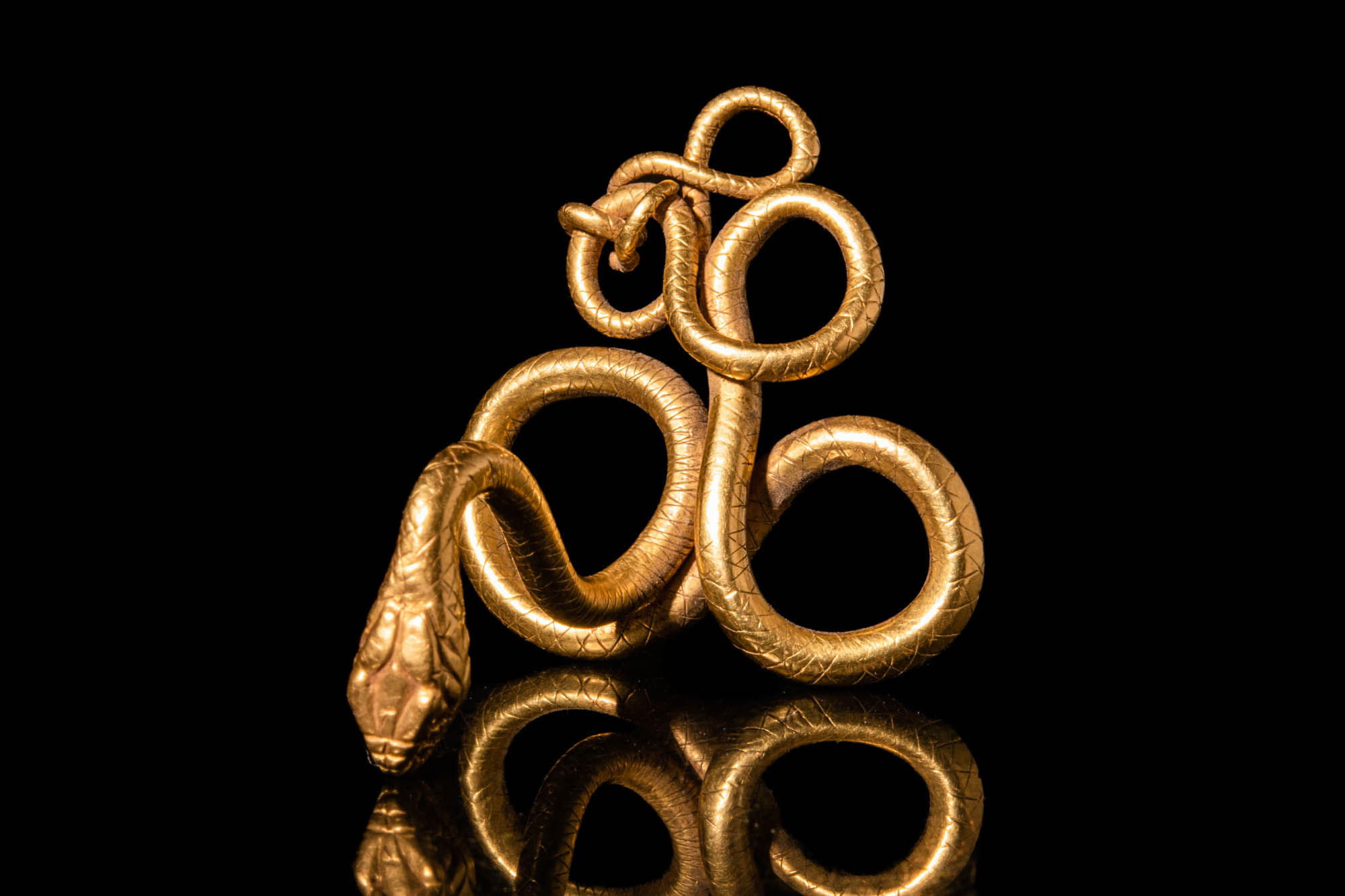 RARE EGYPTIAN GOLD ATTACKING SNAKE FIGURE - Image 4 of 5