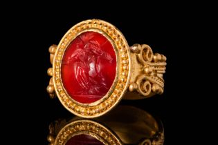 ROMAN INTAGLIO DEPICTING A SOLDIER IN GOLD RING