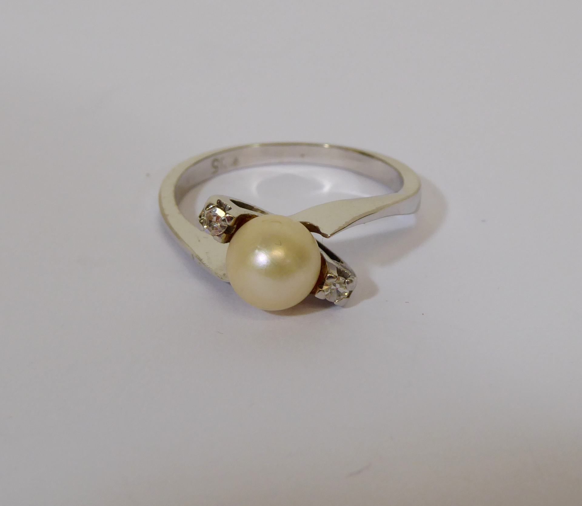 Ring mit Perle