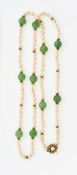 Perlenhalskette mit Jadekugeln
