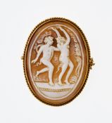 Broschanhänger mit Muschelkamee