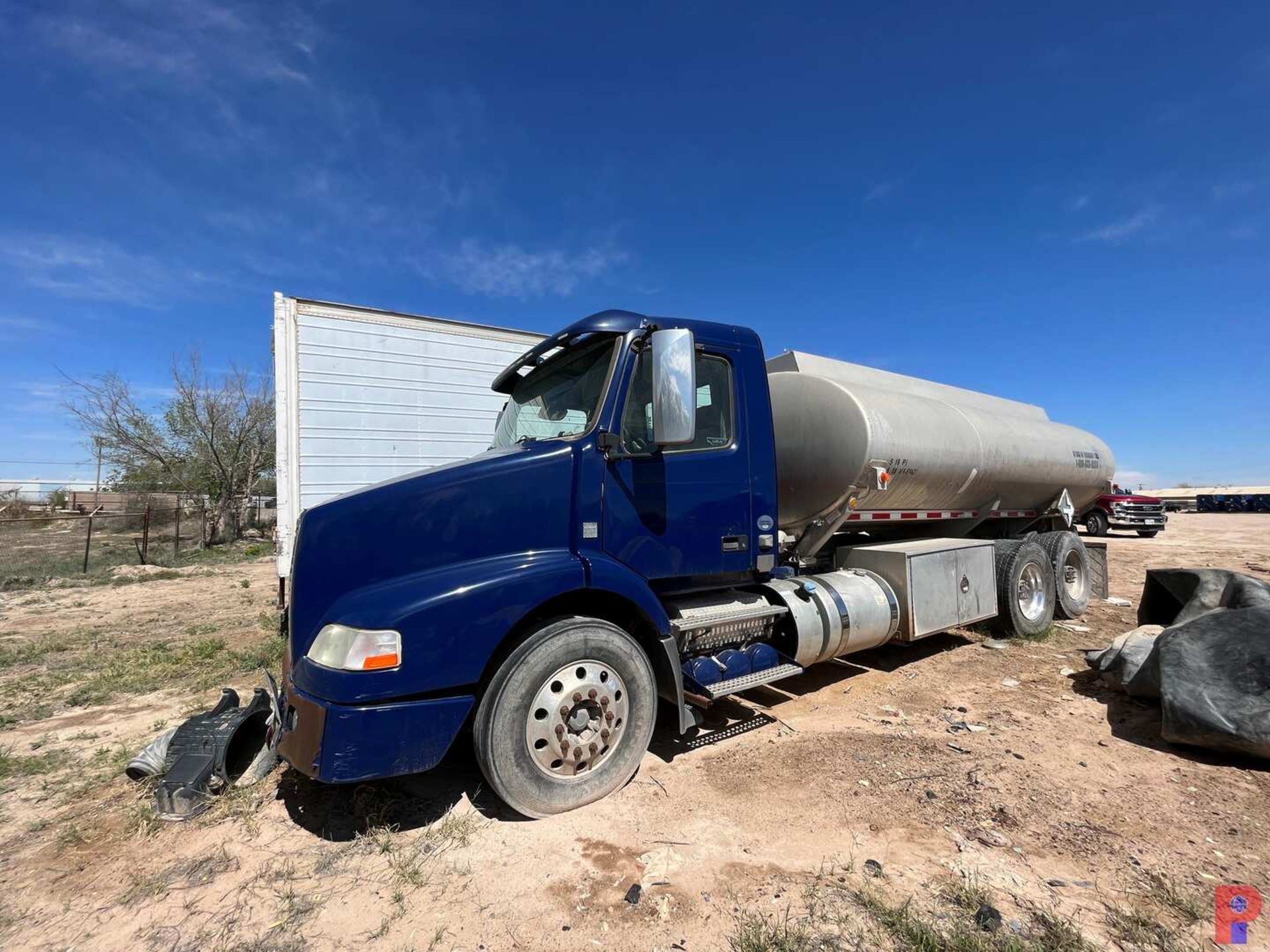 2013 VOLVO BOBTAIL FUEL TRUCK