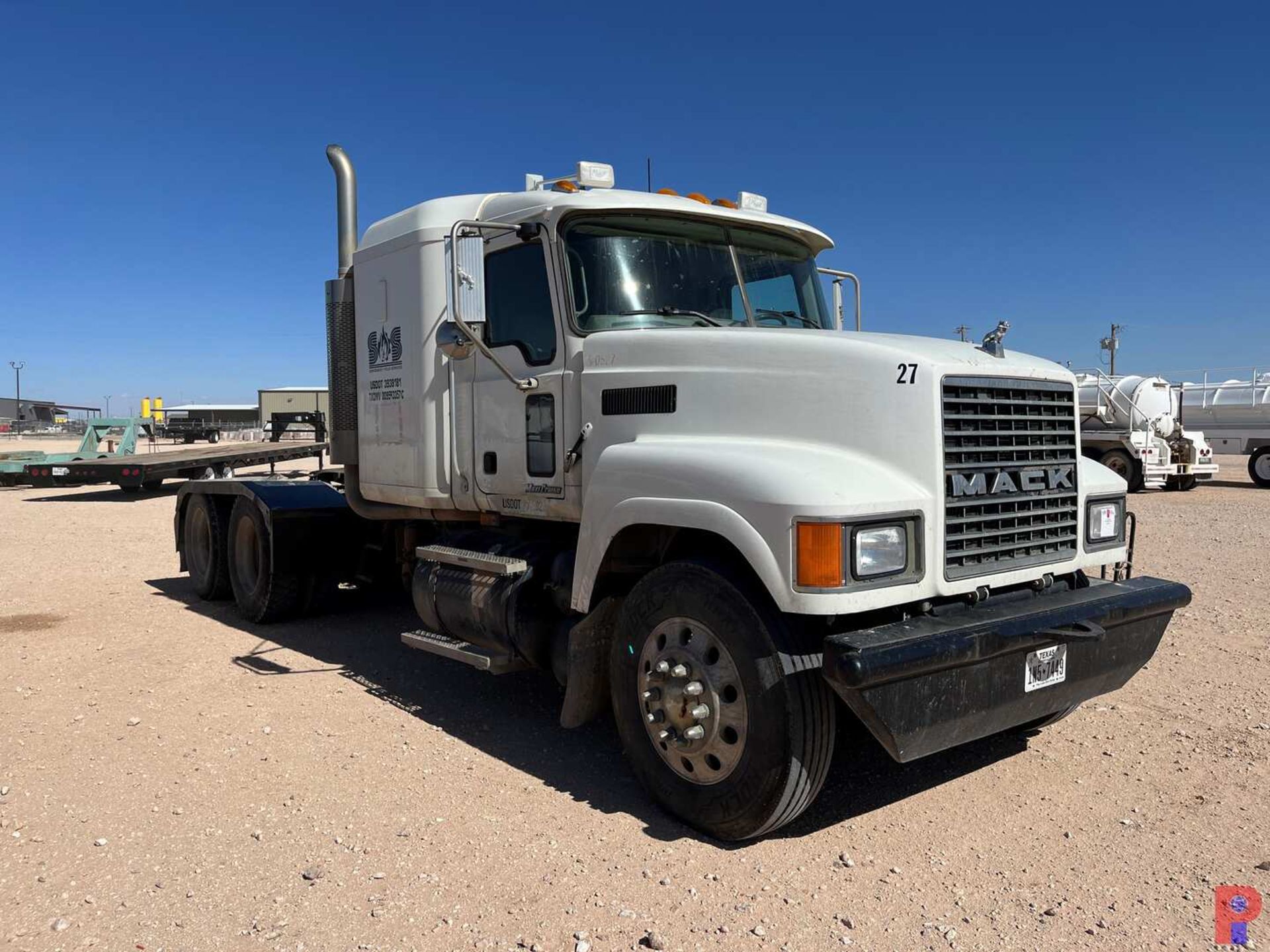 2007 MACK CHN613 T/A SLEEPER HAUL TRUCK - Image 2 of 8