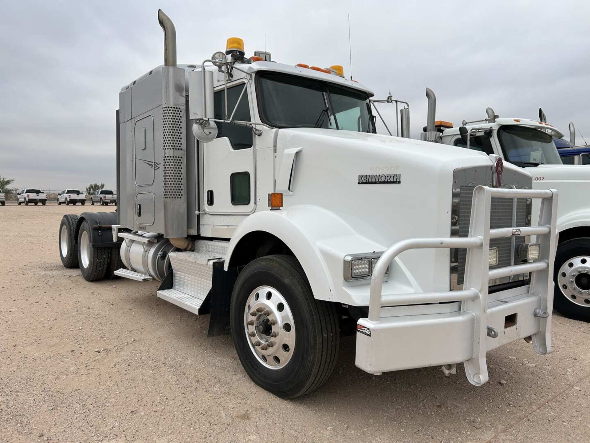 2012 KENWORTH T800 T/A SLEEPER HAUL TRUCK - Image 2 of 18